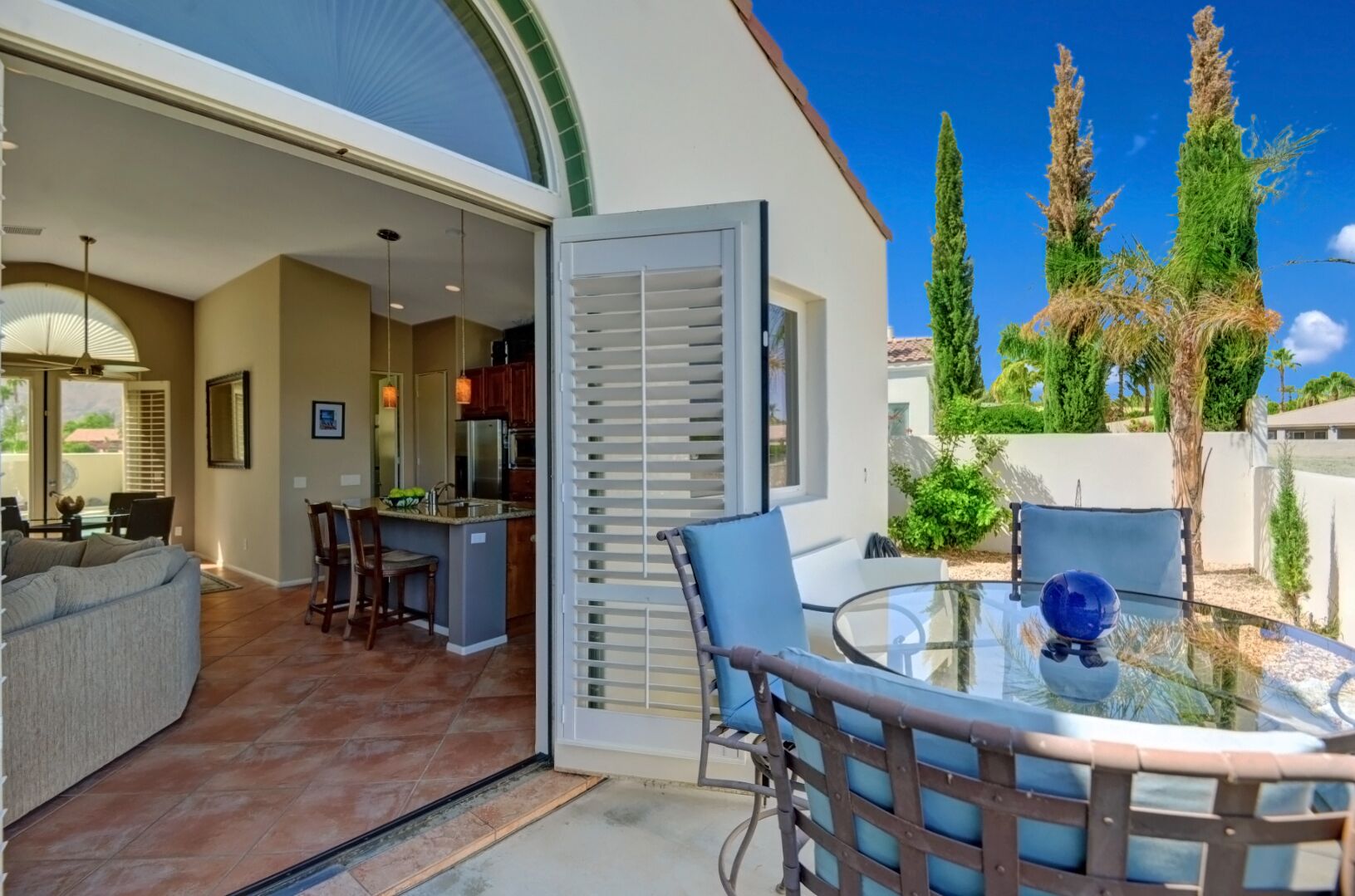 Outdoor dining