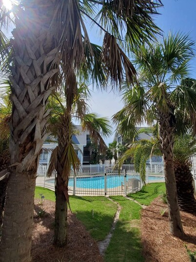 DEEPLY DISCOUNTED JUNE & JULY RATES! Beachside w/pool!!! You will LOVE it here! 