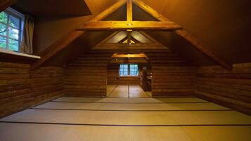 Business Chalet | 1 bedroom, blackout drapes, free cribs/infant beds, free WiFi