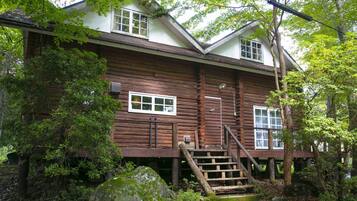 1 bedroom, blackout curtains, free cots/infant beds, free WiFi