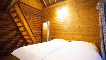 City Chalet | Bathroom | Separate bathtub and shower, hair dryer, slippers, bidet