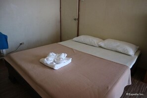 Deluxe Room (Aircon) | Blackout drapes, bed sheets - Blue Wave Inn Beach Resort & Restaurant (Siquijor)