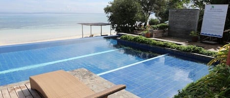 Infinity pool