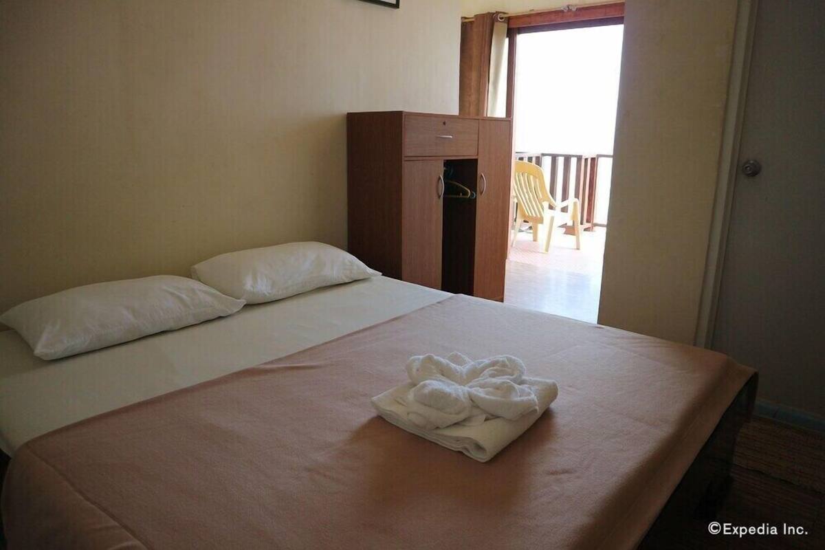 Habitación Deluxe (Aircon) | Cortinas blackout y ropa de cama 