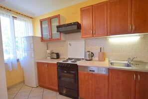 Kühlschrank, Mikrowelle, Ofen, Geschirrspüler