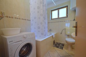 Baignoire, serviettes fournies