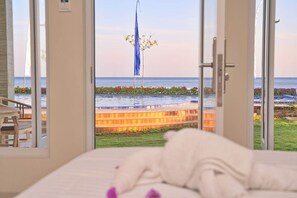 Chambre Deluxe Double ou avec lits jumeaux, vue mer | Vue sur la plage/l’océan