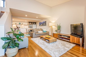Smart TV, books - Azura 6 Apartment, luxe main street accommodation: walk to beach and town<br> (Dunsborough)
