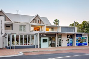 Exterior - Azura 6 Apartment, luxe main street accommodation: walk to beach and town<br> (Dunsborough)