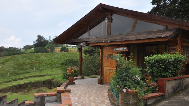 A rustic wooden building with a sign reading "ETGIKAN". - Mountain Lodge CheTica (San Jeronimo)