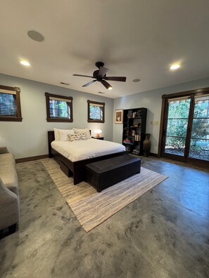 Strykjärn/strykbräda, wi-fi och sängkläder