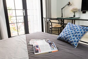 Habitación doble | Escritorio, espacio para trabajar con un portátil, cortinas opacas