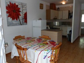 Dining - PIERRETTE,Ideal house for your holidays near the sea, free wifi, optional air conditioningl, pets allowed, dog’s beach (Delta de l'ebre)