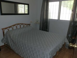 2 bedrooms, iron/ironing board - PIERRETTE,Ideal house for your holidays near the sea, free wifi, optional air conditioningl, pets allowed, dog’s beach (Delta de l'ebre)