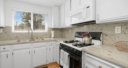 â
Gated 2bed/2bath Modern OC Condoâ