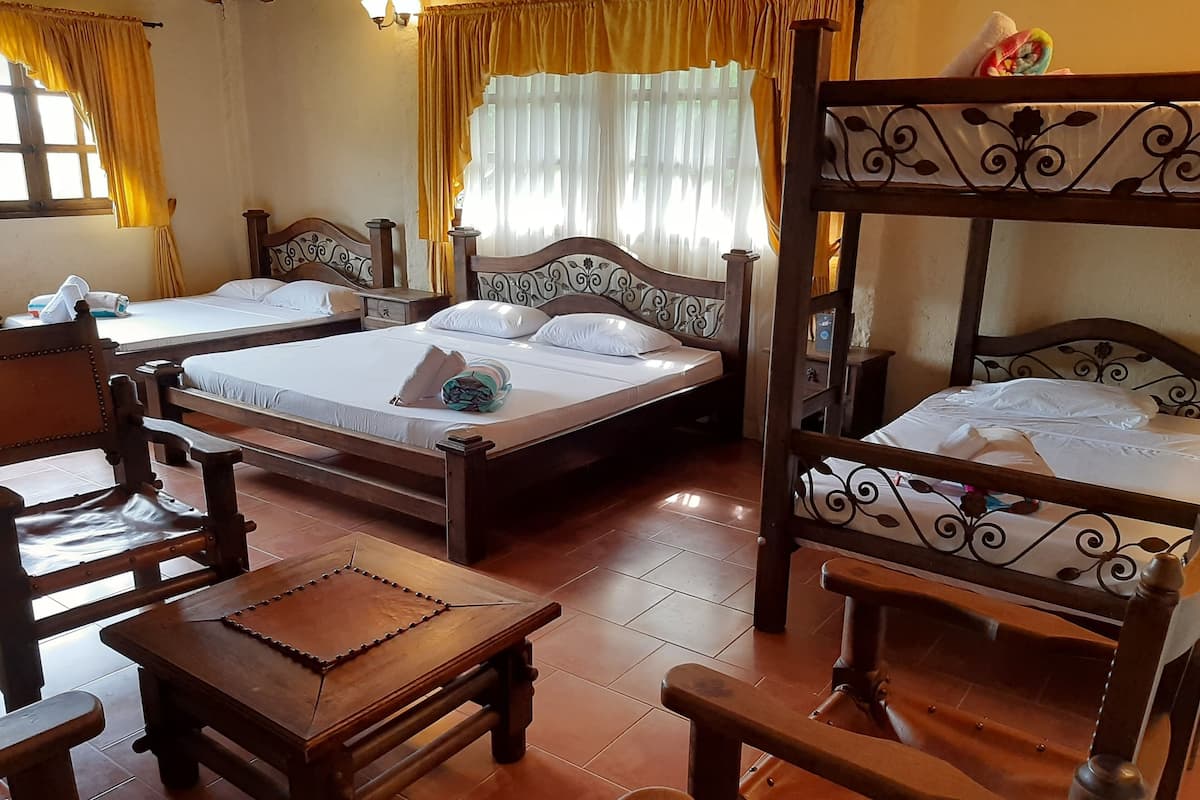 Comfort Room (6 people) | 1 bedroom, Select Comfort beds, soundproofing, free WiFi