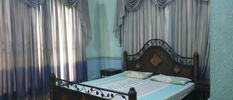 7 bedrooms, free WiFi