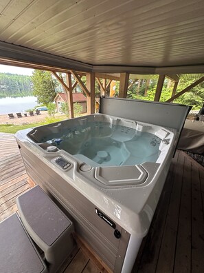 Baignoire à remous extérieure
