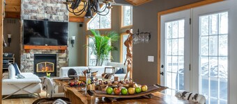 Water Front Cottage on Lake Mirage, Private Dock, Sandy Beach and Hot Tub!