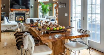 Water Front Cottage on Lake Mirage, Private Dock, Sandy Beach and Hot Tub!