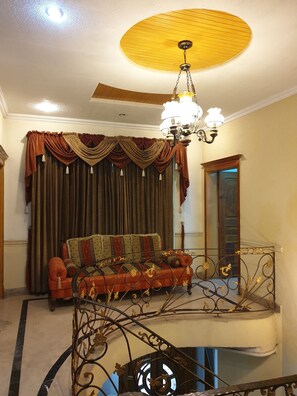 Lobby - Chinese Guest House (Lahore)