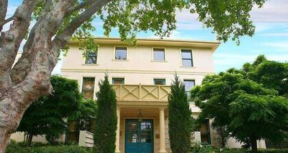 1br - 377m2 - "Beach House" -  (Victoria)