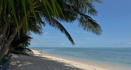 Strandvilla aus Holz im Thai-Stil mit eigenem Salon
