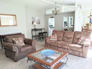 Smart TV, fireplace, DVD player