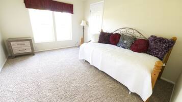 3 bedrooms, in-room safe, desk, iron/ironing board