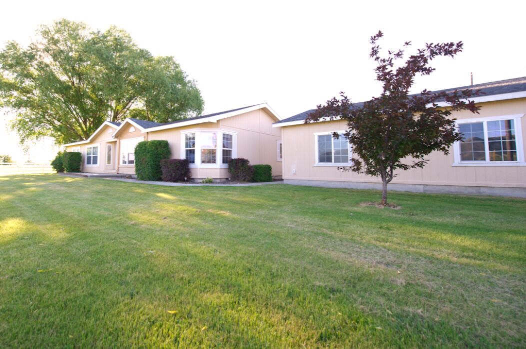 E-Town House, Peaceful Country Get-Away, Local Gem Close to Town, Pac-Man Arcade