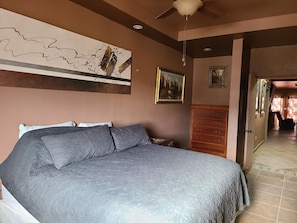 3 bedrooms, internet, bed sheets