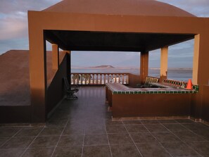 Property grounds - Beautiful Ocean Views and Spacious Patios. Enclosed Vehicle Parking .   (Puerto Peñasco)