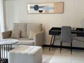 1 Bedroom Suite | In-room safe, individually decorated, individually furnished - Baan Sabai Rama IV  (Bangkok)