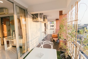 Exclusive 2 Bedroom Apartment for 6 Pax (42A) | Balcony