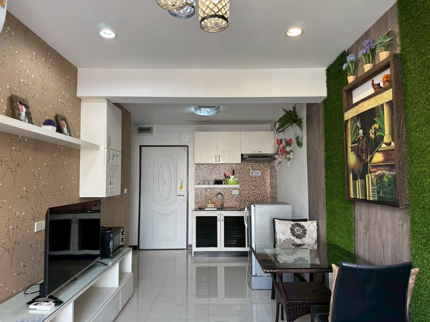 Exclusive 2 Bedroom Apartment for 6 Pax (51A) | Peti besi dalam bilik, dihias secara berasingan 