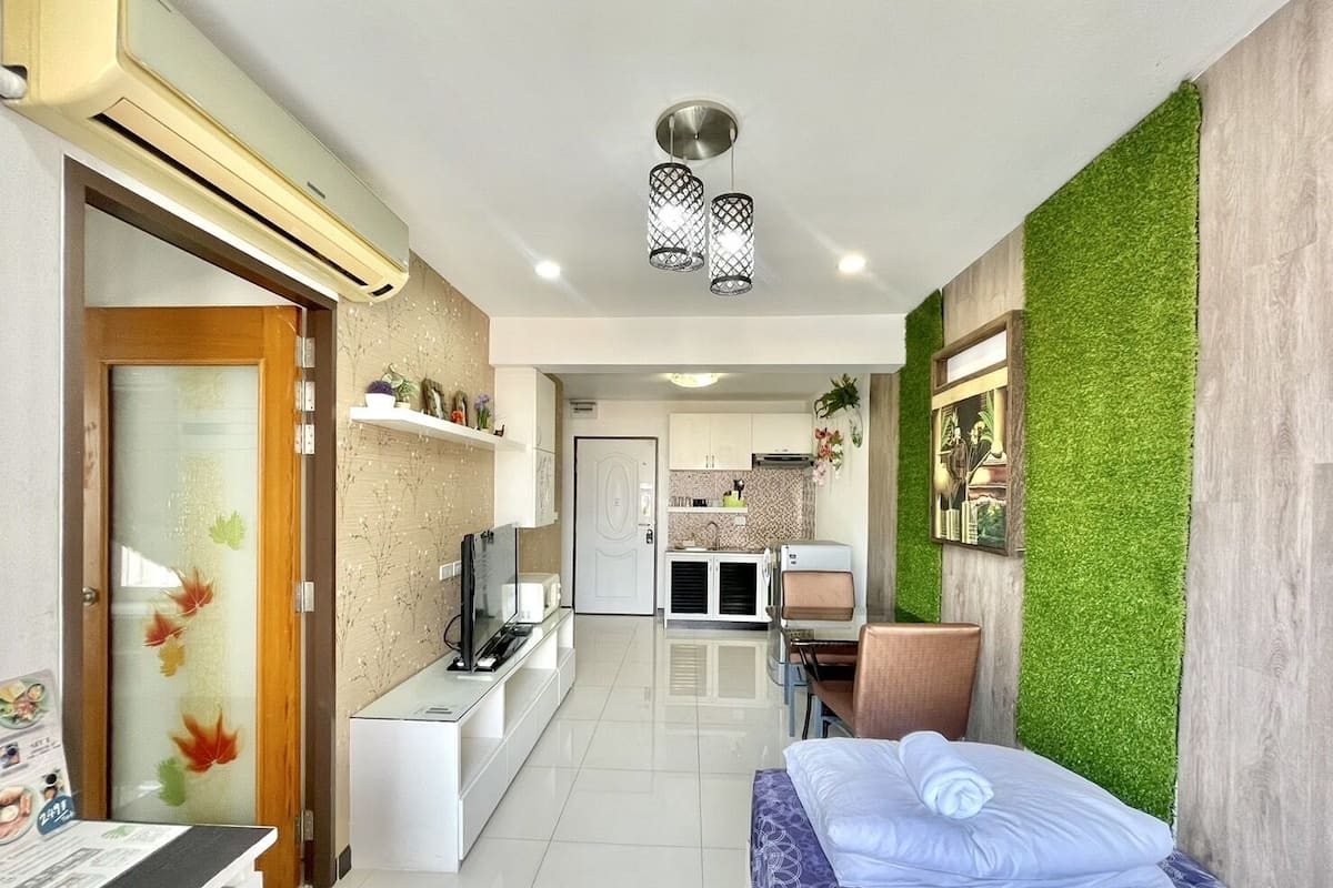 Exclusive 2 Bedroom Apartment for 6 Pax (51A) | Living area | 40-inch LED TV with digital channels, TV