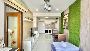 Exclusive 2 Bedroom Apartment for 6 Pax (51A) | 起居区 | 40-英寸LED 电视 (配备数码频道)、电视