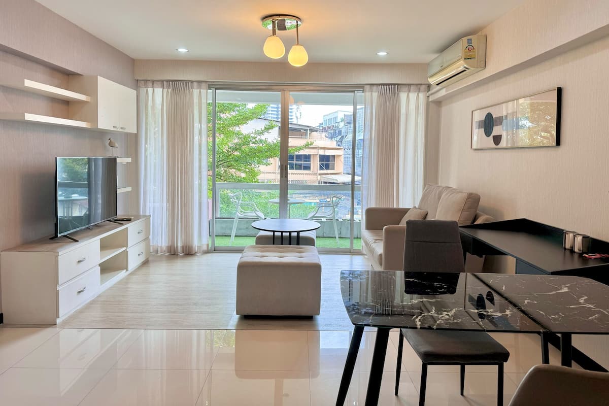 1 Bedroom Suite | 2 bedrooms, in-room safe, individually decorated, individually furnished