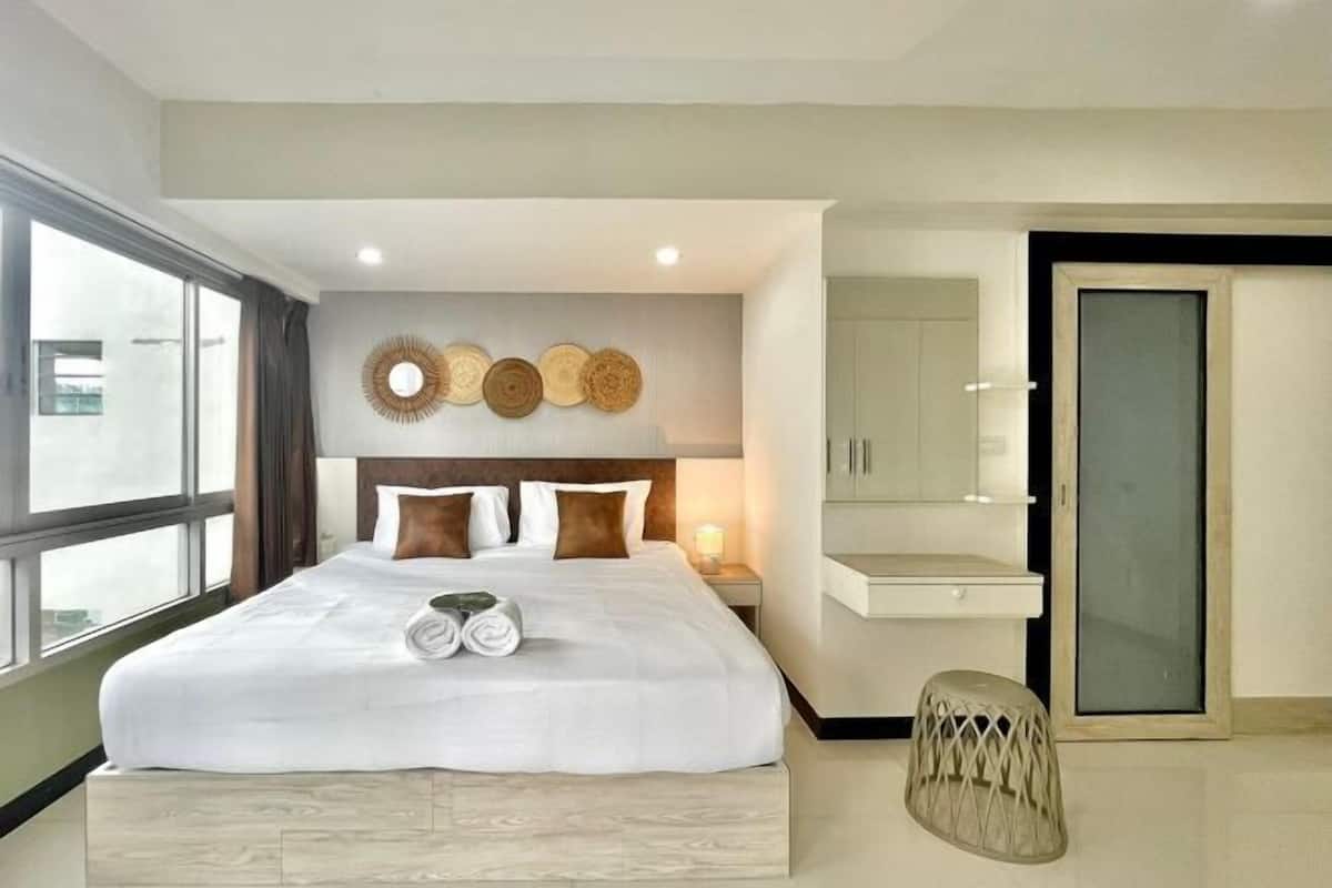 2 bedrooms, in-room safe, individually decorated, individually furnished