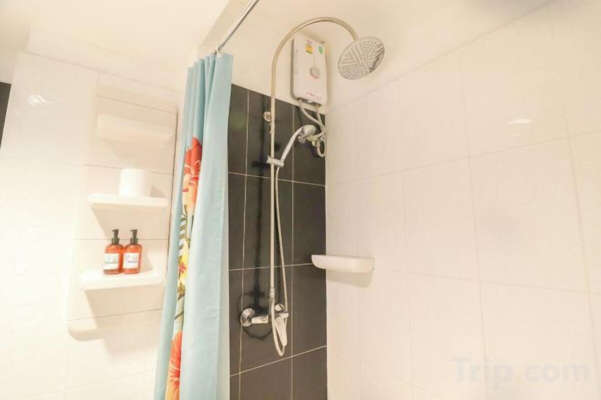 Articles de toilette gratuits, sèche-cheveux, bidet, serviettes fournies