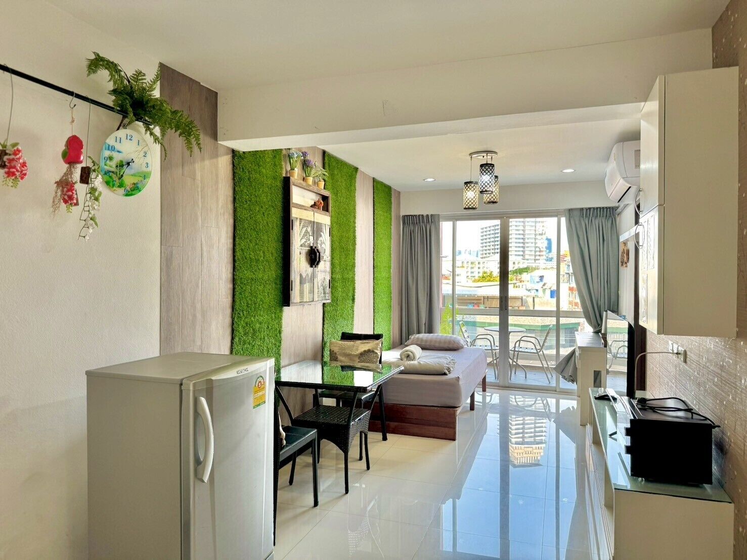 Exclusive 2 Bedroom Apartment for 6 Pax (51A) | Living area