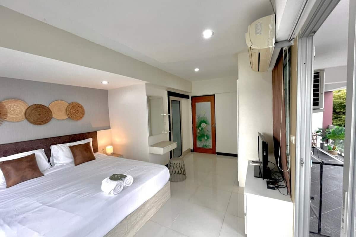 Standard 2 Bedroom Apartment | 2 bedrooms, in-room safe, individually decorated, individually furnished