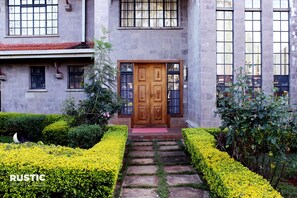 Exterior detail - Rustic Private Homes (Nairobi)