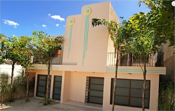 Front of property - FOG HOUSE (Cancun)