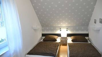 3 bedrooms, in-room safe, travel cot, WiFi