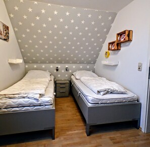 3 bedrooms, in-room safe, travel cot, WiFi