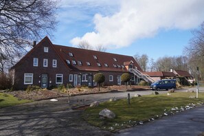 Unclassified image, 4 of 16, button - Harleblick - Wikingerhof (Wittmund)