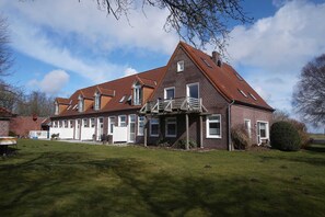 Unclassified image, 2 of 16, button - Harleblick - Wikingerhof (Wittmund)