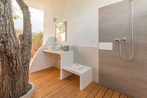 Dusche, Haartrockner, Bidet, Seife