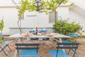 屋外ダイニングエリア